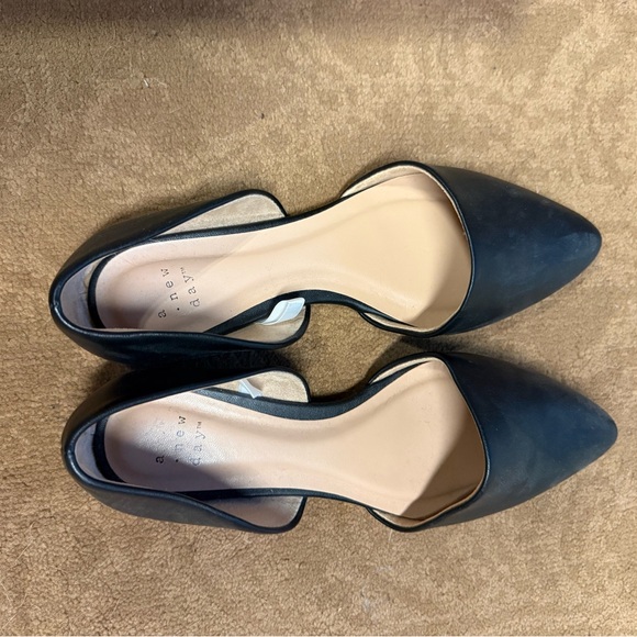 Elegant Black Women's Flats - Picture 4 of 5